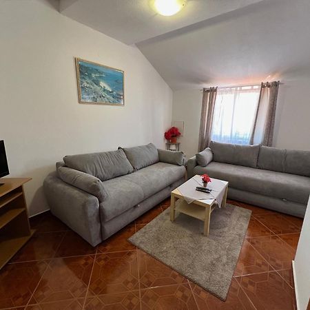 Guest House Laura Crveni Vrh Extérieur photo