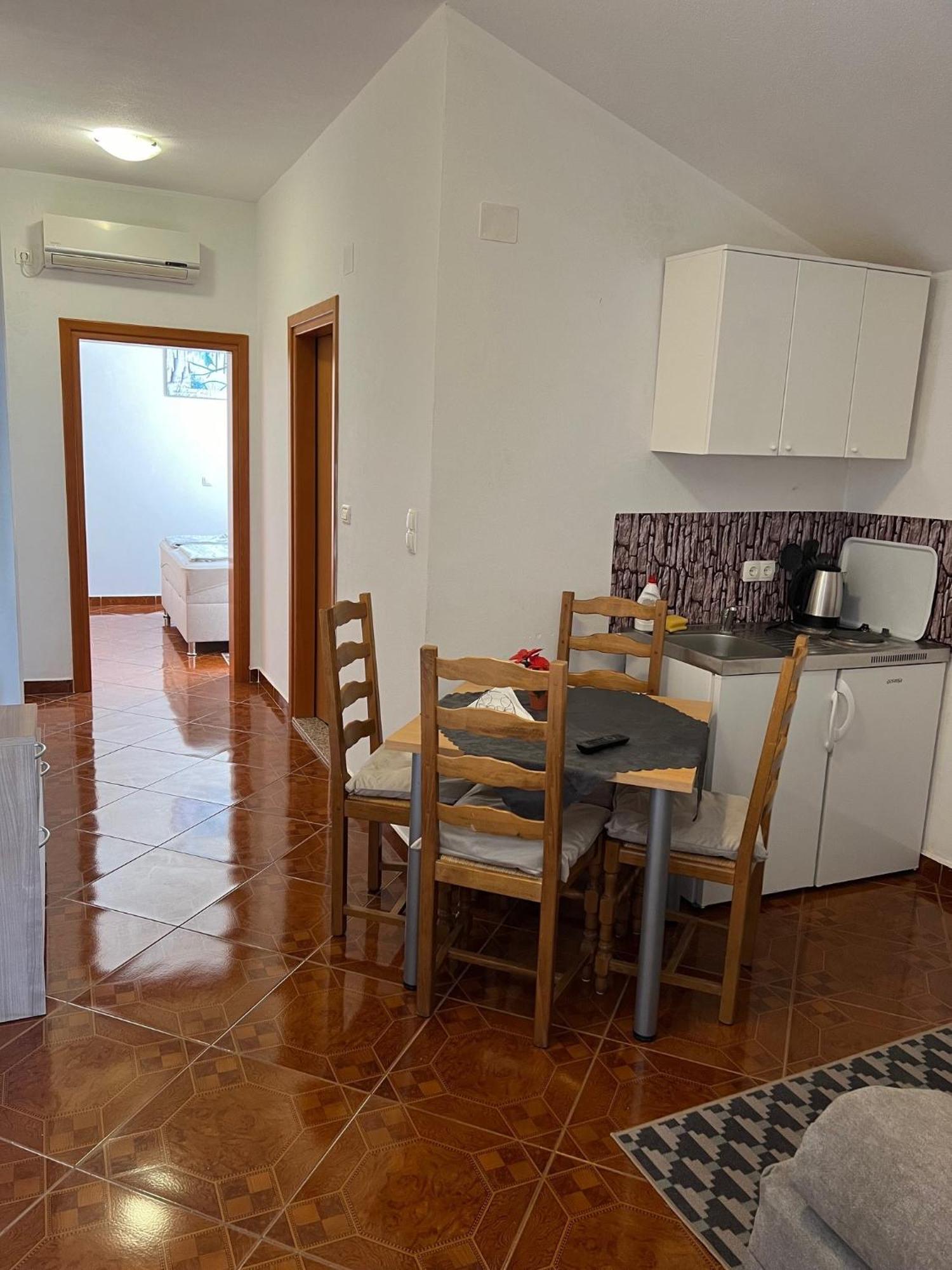 Guest House Laura Crveni Vrh Extérieur photo